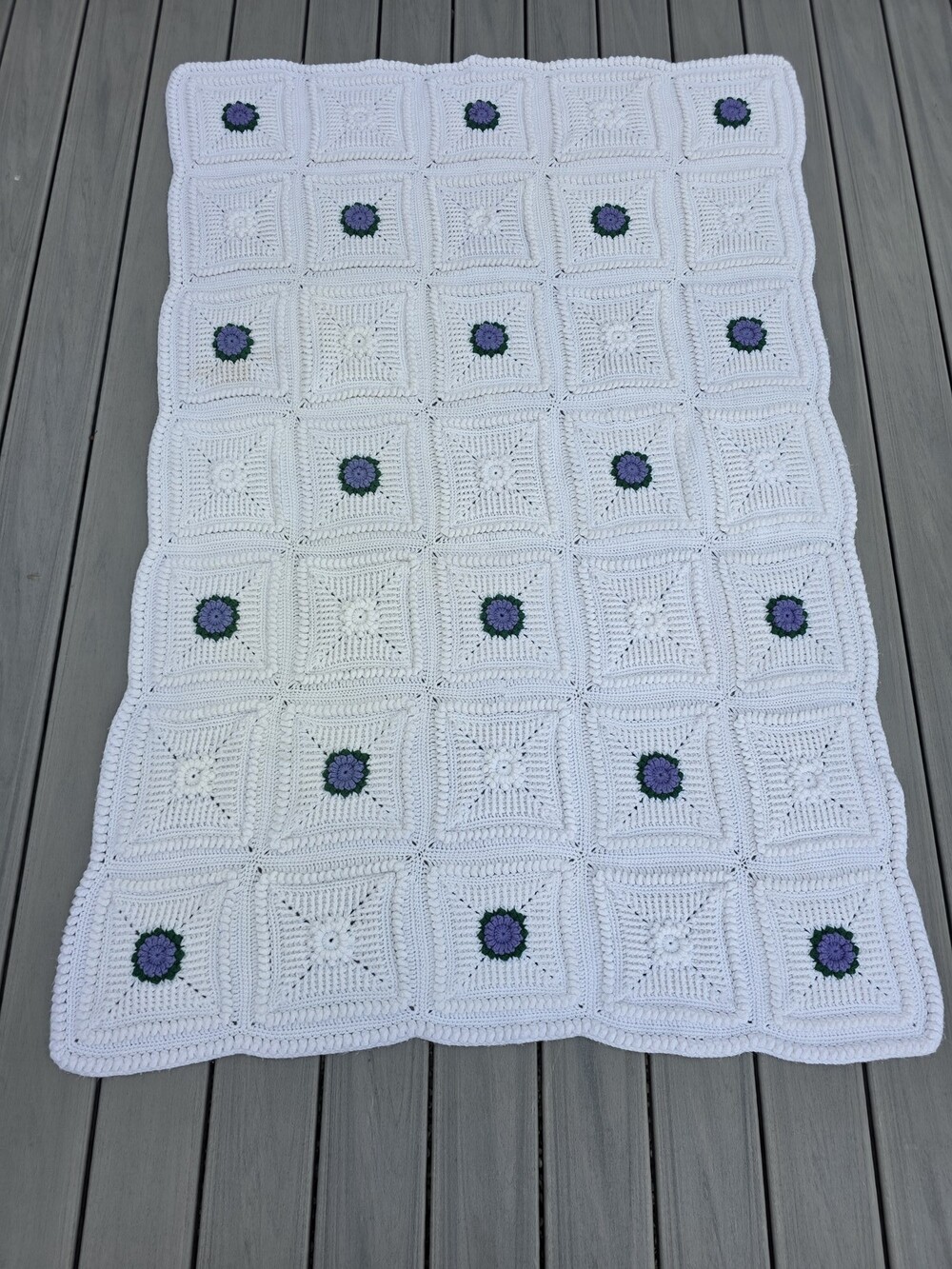 Hand-Crocheted Afghan Blanket or Throw White Purple Floral Motif 47x69" SU62